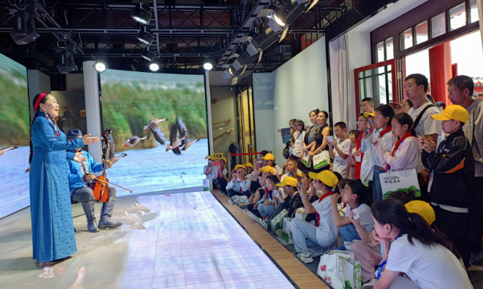 中華一脈 同心筑夢——迪慶州各族青少年“擁護核心 · 心向北京”研學(xué)活動圓滿舉行