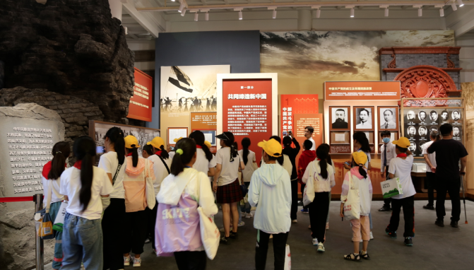 中華一脈 同心筑夢——迪慶州各族青少年“擁護核心 · 心向北京”研學(xué)活動圓滿舉行