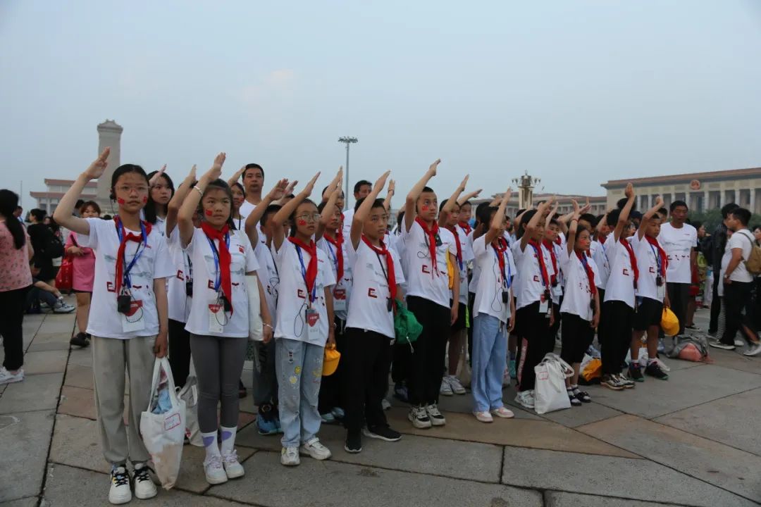 中華一脈 同心筑夢——迪慶州各族青少年“擁護核心 · 心向北京”研學(xué)活動圓滿舉行